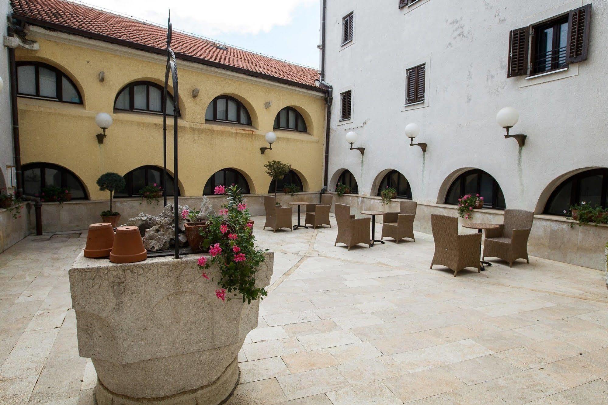 Hotel Kastel تْسْغيكفانِتْسا المظهر الخارجي الصورة