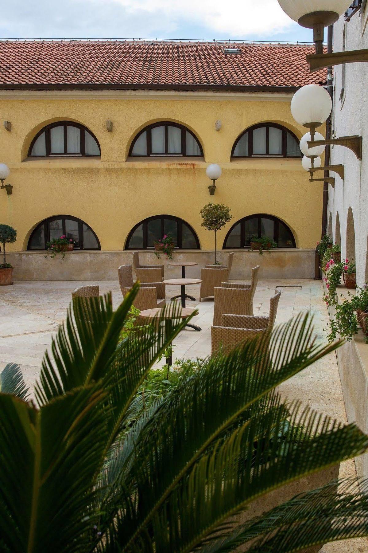 Hotel Kastel تْسْغيكفانِتْسا المظهر الخارجي الصورة