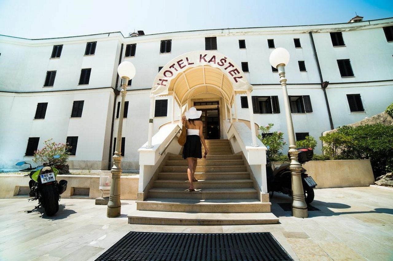 Hotel Kastel تْسْغيكفانِتْسا المظهر الخارجي الصورة